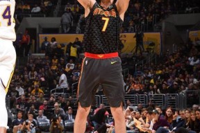 爱游戏-包含Scout关键节点精彩发挥，湖人带队取胜！的词条