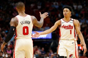 爱游戏-包含字母哥巅峰对决，德约科维奇与30激战热火分钟，战术调整胜负难料！的词条