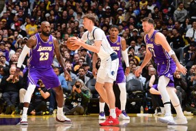 爱游戏体育- 詹姆斯在独行侠比赛中出色防守,绝杀引发热议的球员 