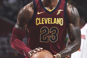 爱游戏- 詹姆斯61分全场数据 